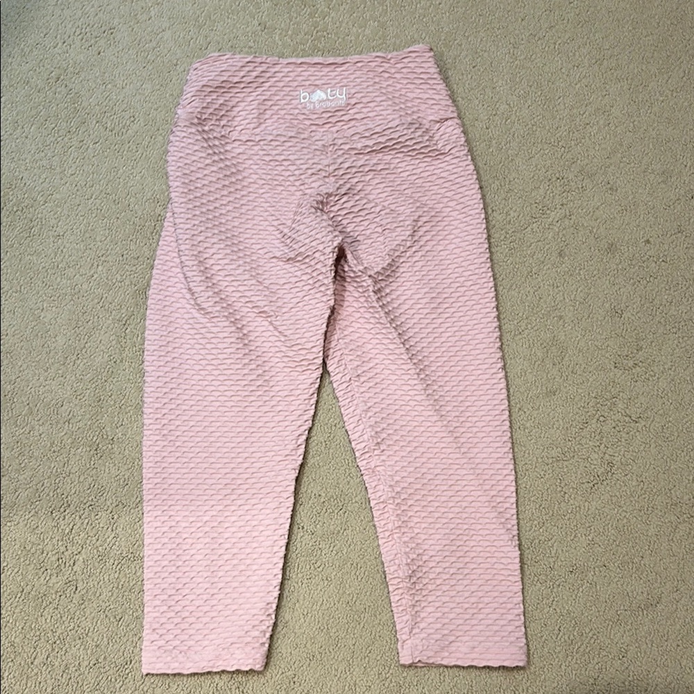 Booty by Brabants Croco CroppedTextured Leggings in Soft Pink